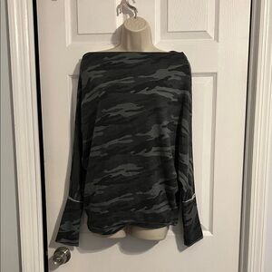 Elan women Camouflage Long Sleeve Top sz m